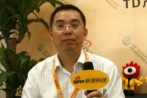 胡正發(fā)接受新浪科技專(zhuān)訪(fǎng)