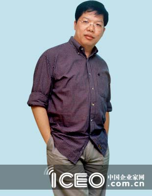 王志東 1988年畢業(yè)于無(wú)線電子學(xué)系 1993年創(chuàng)辦四通利方信息技術(shù)有限公司 1998年公司與美國(guó)華淵資訊合并，創(chuàng)立新浪網(wǎng)，后退出 2001年創(chuàng)立北京點(diǎn)擊科技