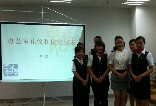 南航廣西:95539呼叫中心進(jìn)行禮儀培訓(xùn)迎亞運(yùn)