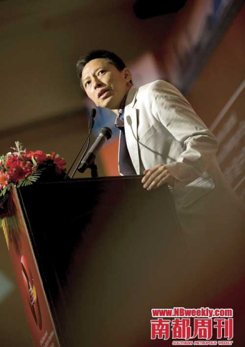 2008年11月27日，張朝陽(yáng)出席“2008中國(guó)企業(yè)競(jìng)爭(zhēng)力年會(huì)”