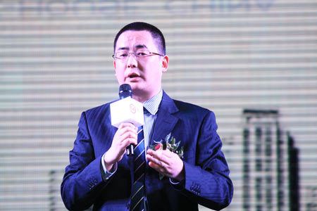 圖為中國房產(chǎn)信息集團(tuán)副總裁、新浪樂居總經(jīng)理、百度樂居總經(jīng)理賀寅宇