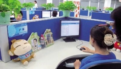 “媽媽班”的工作人員在工作
