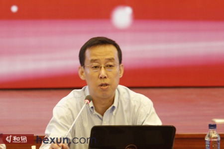 中信銀行信息技術部技術總監(jiān)張斌在分論壇——互聯(lián)網(wǎng)金融與銀行業(yè)未來上發(fā)表演講