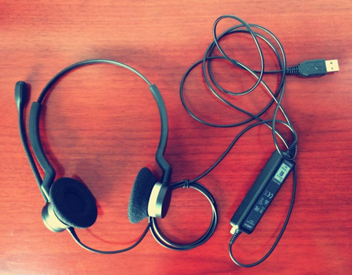 Jabra BIZ 2300從外觀上就可以看出，這不是一款面向普通消費者的產(chǎn)品，而是一款針對呼叫中心特殊的工作環(huán)境而精心打造的專業(yè)產(chǎn)品。