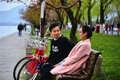 杭州開啟掃碼租車時(shí)代 推出雙語服務(wù)熱線