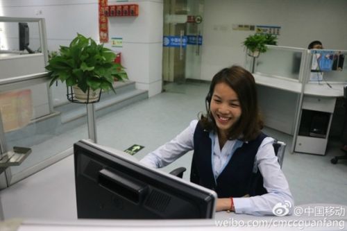 敬業(yè)！中國移動曬高顏值人工客服妹子